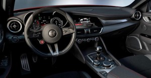 фото интерьер Alfa Romeo Giulia 2016-2017 года