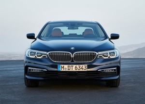 фото седан BMW 5-series 2017-2018 вид спереди