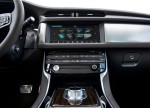 фото интерьер Jaguar XF 2016-2017 центральная консоль