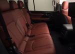 фото салон Lexus LX 570 2016-2017 второй ряд