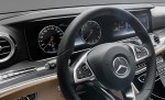 фото салон Mercedes-Benz E-Class 2016-2017 (панель приборов)