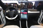 фото салон Tesla Model X 2016-2017 сенсорный экран