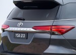 фото Toyota Fortuner 2016-2017 задние габаритные фонари