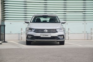 фото Volkswagen Bora C-Trek 2017-2018 вид спереди