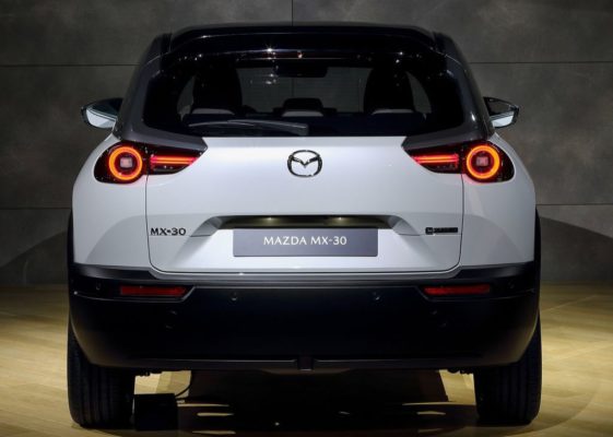 фото Mazda MX-30 2020-2021 вид сзади