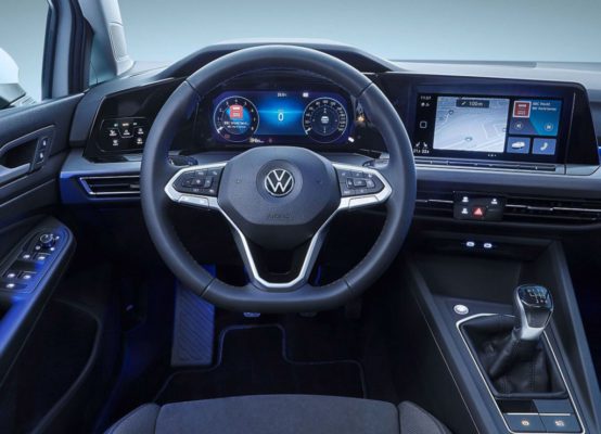 фото интерьер Volkswagen Golf 8 2020-2021 