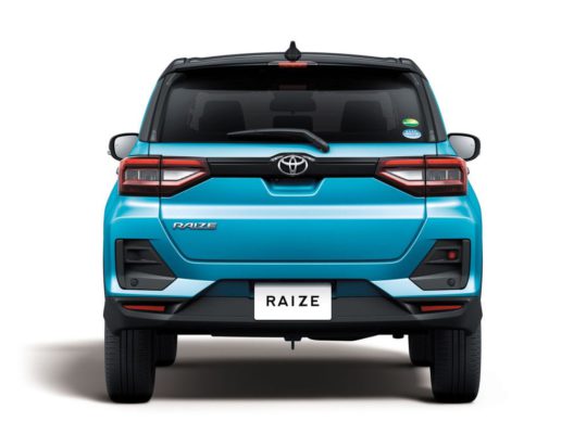 фото Toyota Raize 2020-2021 вид сзади