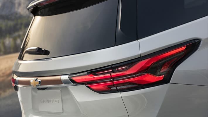 фото светодиодные габаритные фонари Chevrolet Traverse 2021