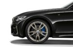 фото BMW M340i xDrive 2019-2020 вид сбоку