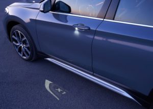 фото BMW X1 2019-2020 вид сбоку