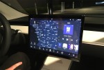 фото интерьер Tesla Model 3 2017-2018 экран мультимедийной системы