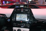 фото интерьер Toyota Prius 2016-2017 центральная консоль