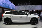 фотографии универсал Volvo V60 Cross Country 2015-2016 года